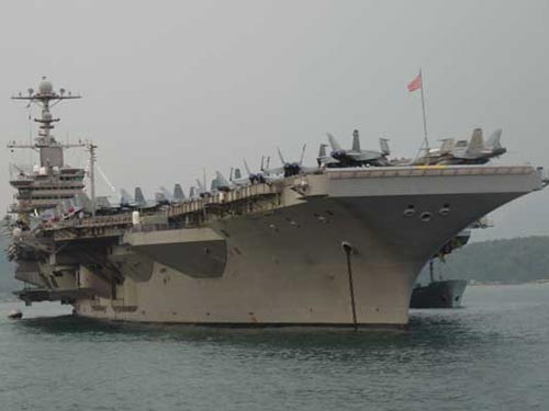 Tàu sân bay Mỹ tiến vào biển Đông