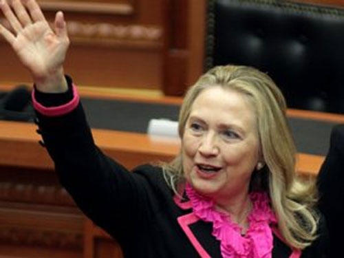 Bà Clinton bị máu đông gần não