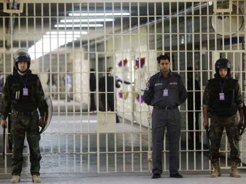 Iraq: Tấn công nhà tù ồ ạt, thả hàng trăm tù Al-Qaeda