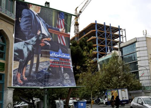 Iran gỡ poster bài Mỹ
