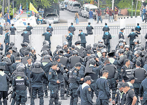 Thái Lan: Hàng trăm người bao vây tòa nhà Quốc hội