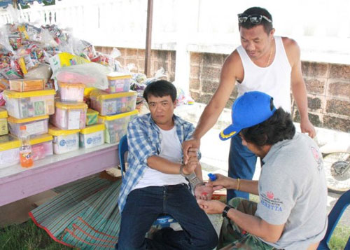 Đem ma túy đi ủng hộ bão lụt