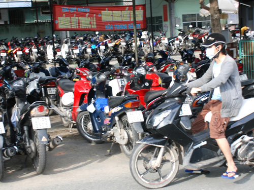Giữ xe lãi đậm