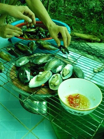 Chang chang nướng chấm muối ớt chanh.