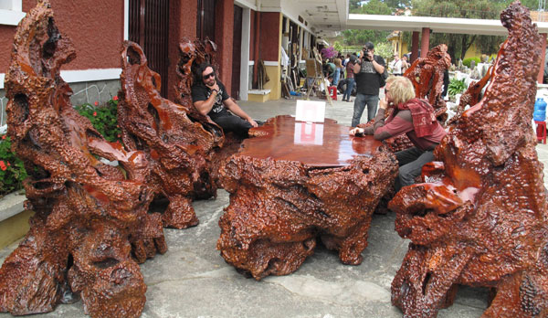 Hàng "khủng và độc" từ gỗ quý