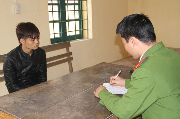 Đối tượng Đoàn Văn Mạnh tại cơ quan công an.