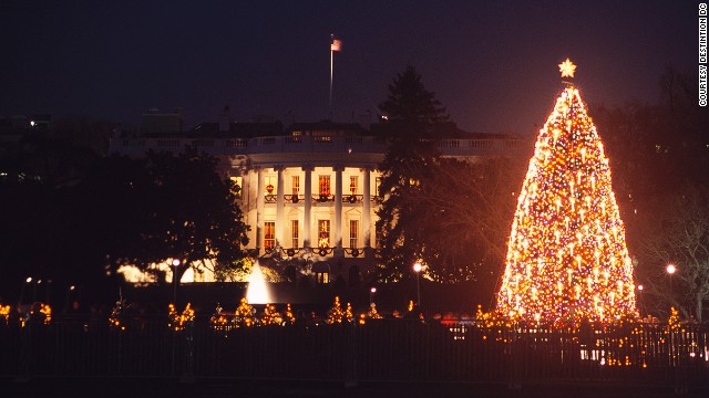 C&acirc;y th&ocirc;ng Noel b&ecirc;n ngo&agrave;i Nh&agrave; Trắng. Ảnh: CNN