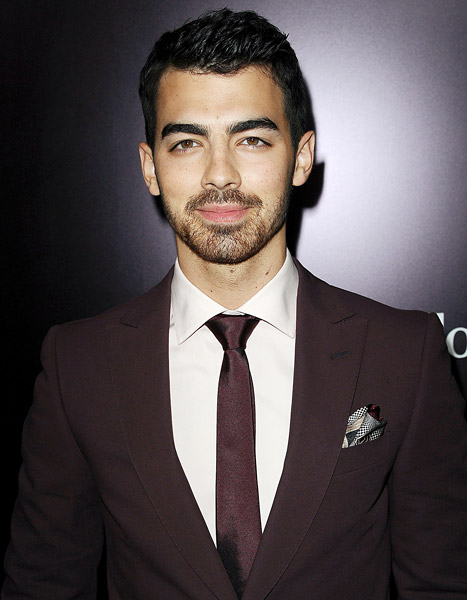 
	Joe Jonas quan hệ t&igrave;nh dục từ năm 20 tuổi v&agrave; từng bị 