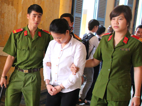 Xúi người tình giết mẹ, phi tang xác xuống sông