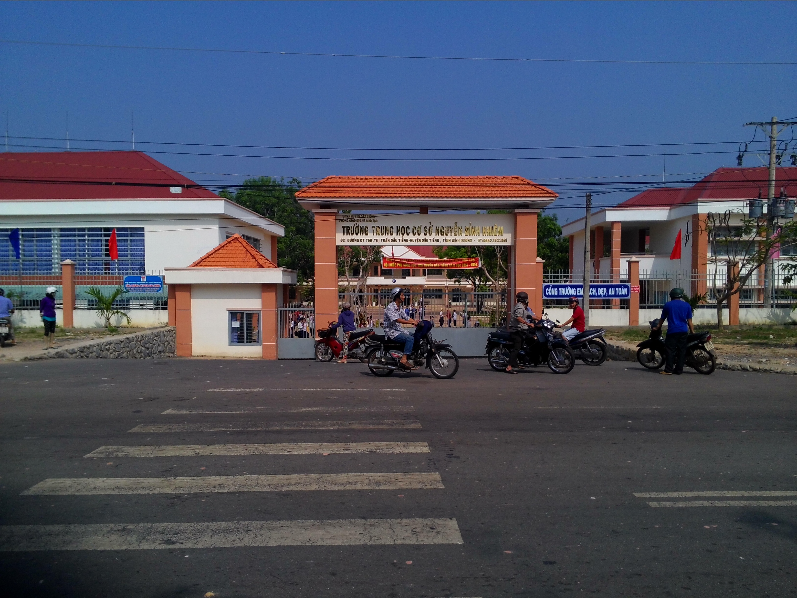 Trường THSC Nguyễn Bỉnh Khiêm tạm đóng cửa sau sự cố