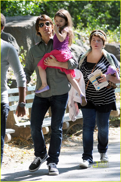 Hai bố con rất quấn quít khi ở bên nhau. Ảnh: Justjared
