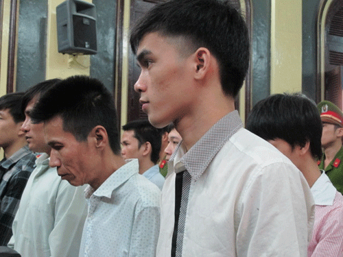 Hồ Duy Tr&uacute;c v&agrave; c&aacute;c đối tượng trong băng cướp nghe t&ograve;a tuy&ecirc;n &aacute;n