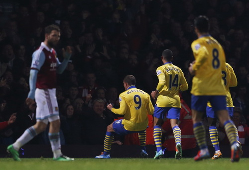 Podolski để lại dấu ấn ngày tái xuất