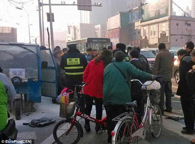 Ông Huang tự thiêu vì bất bình bị phạt. Ảnh: Daily Mail