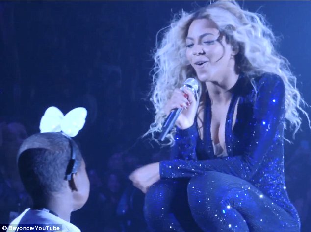 
	Beyonce v&agrave; b&eacute; Taylon
