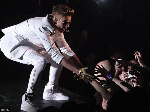 
	Justin Bieber trong một buổi biểu diễn