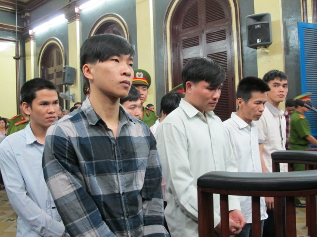 Băng cướp dã man đang nghe phán quyết của Tòa. Ảnh: Phạm Dũng