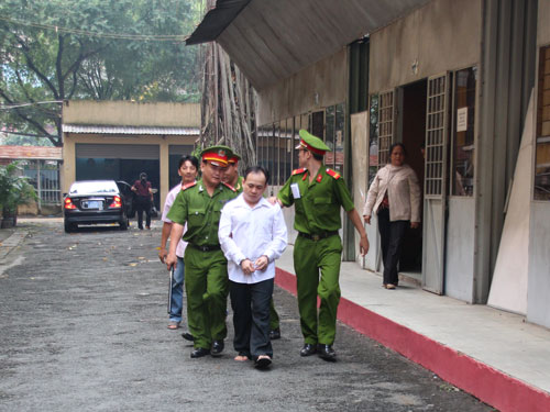 Đâm chết tình địch, lãnh 9 năm tù