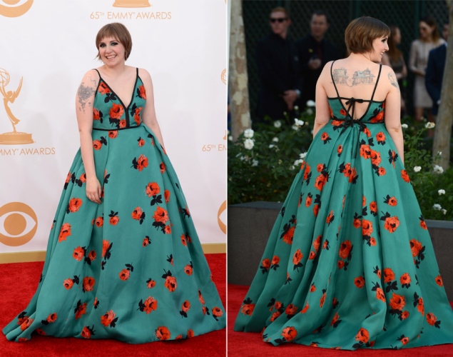 Trang phục này khiến Lena Dunham trông như quấn khăn trải bàn.