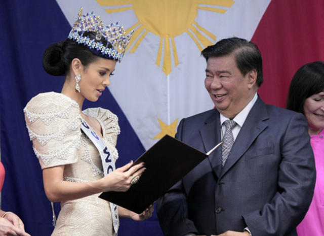 Megan và Thượng nghị sĩ Franklin Drilon. Ảnh: PRIB/Joseph Vidal