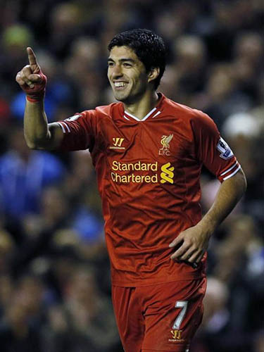 Suarez tiếp tục b&ugrave;ng nổ trong m&agrave;u &aacute;o Liverpool    Ảnh: Daily Mail