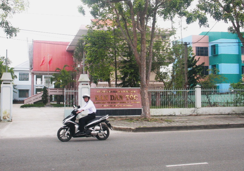 Sinh con thứ ba, Phó Ban Dân tộc bị mất chức