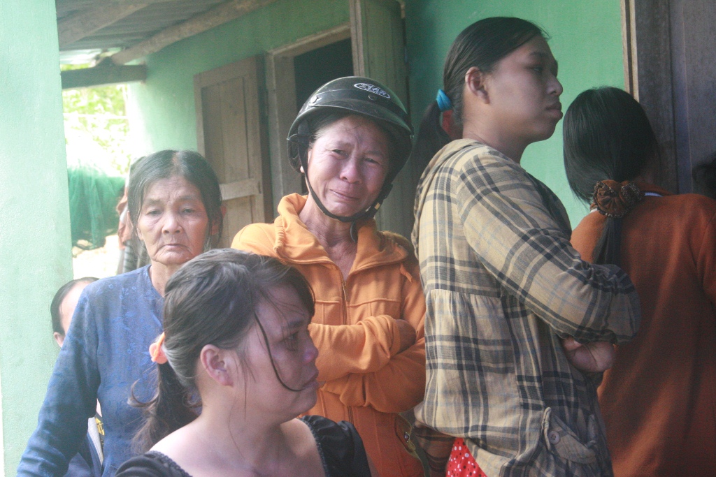 Hàng xóm khóc thương 3 mẹ con
