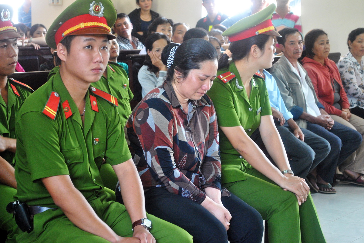 Vụ vợ bí thư xã giết người: Xin giảm án vì quá ăn năn!