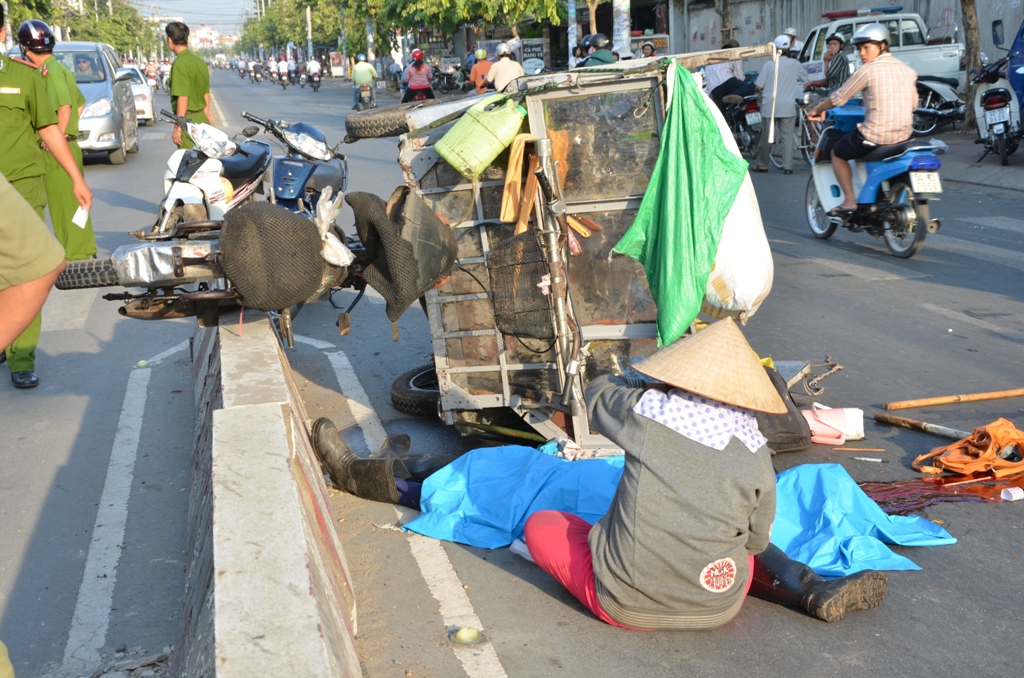 Bị hất văng khỏi xe, đập đầu xuống đường tử vong tại chỗ