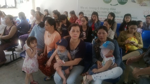 Đà Nẵng: Ồ ạt mang con đi tiêm phòng bệnh sởi