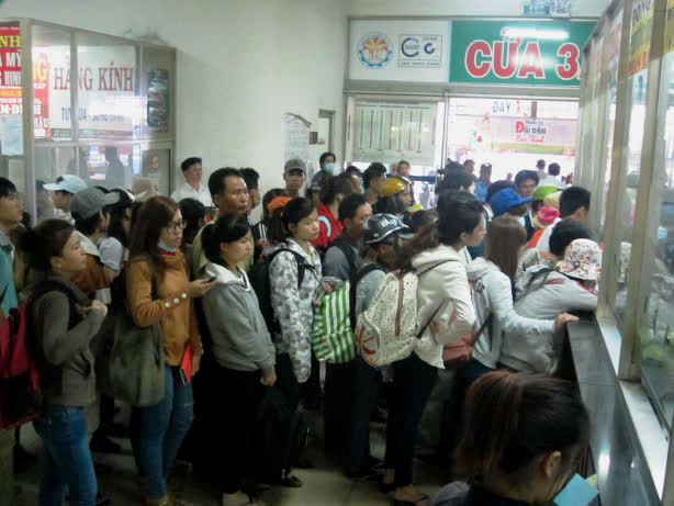 Người Sài Gòn ùn ùn về quê nghỉ lễ