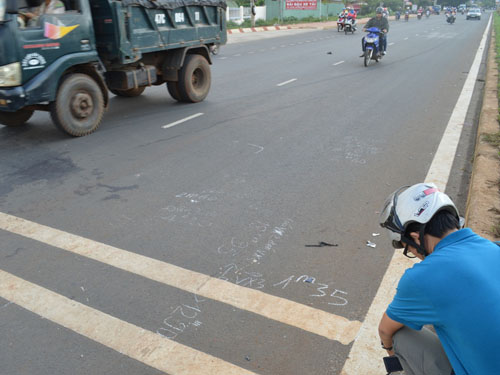 Tông chết người còn lùi xe cán thi thể nạn nhân