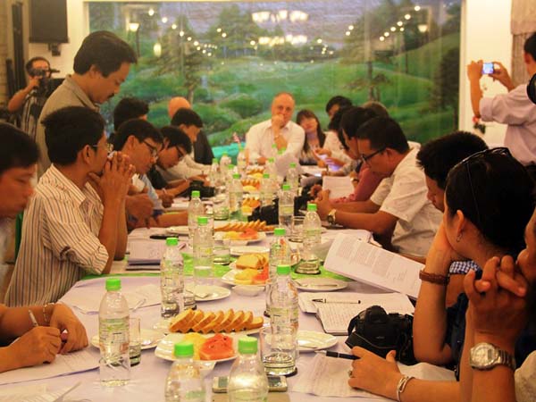 Quang cảnh buổi họp b&aacute;o