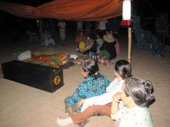 Câu cá trên sông, 3 người thân cùng chết đuối