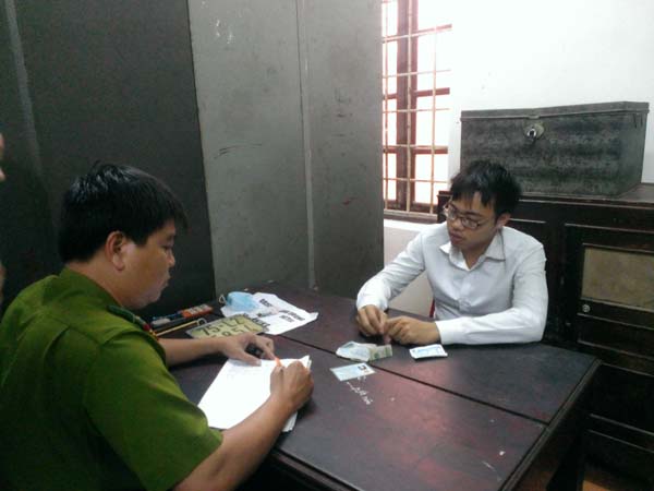 Nghi phạm Trần Hữu Phúc tại cơ quan công an