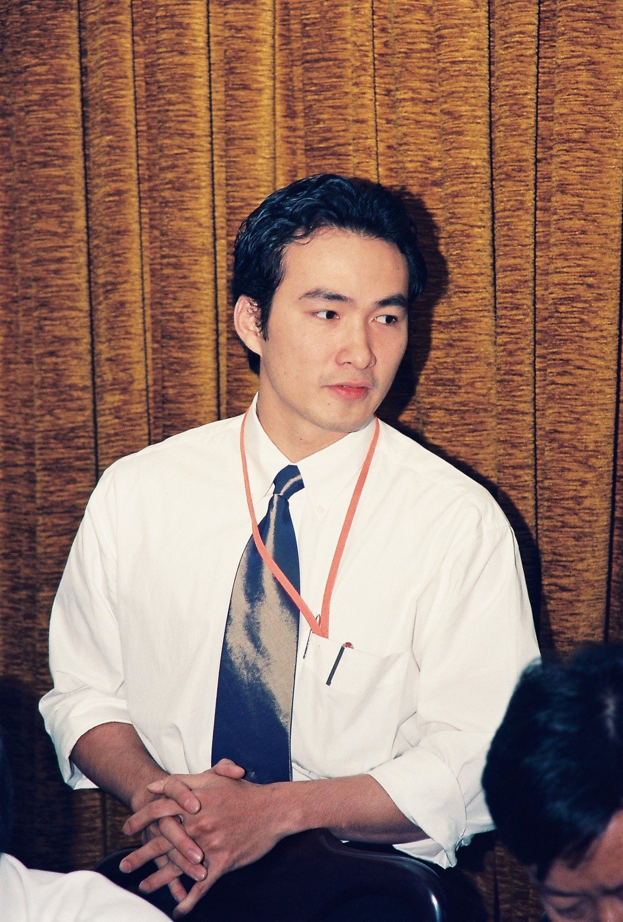 Chi Bảo tại cuộc họp trước Lễ trao Giải Mai V&agrave;ng năm 2001