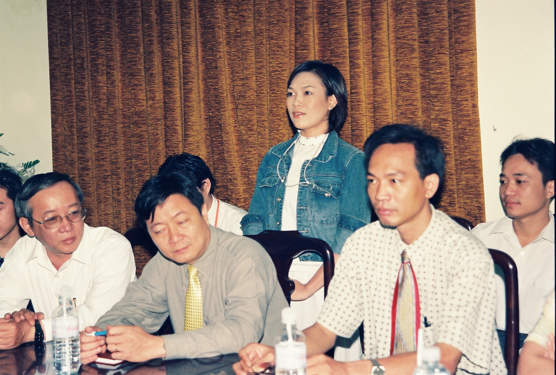 Nữ ca sĩ trẻ ph&aacute;t biểu