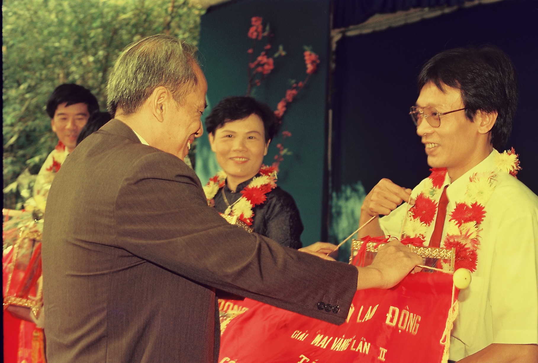 Gương mặt rạng ngời hạnh ph&uacute;c