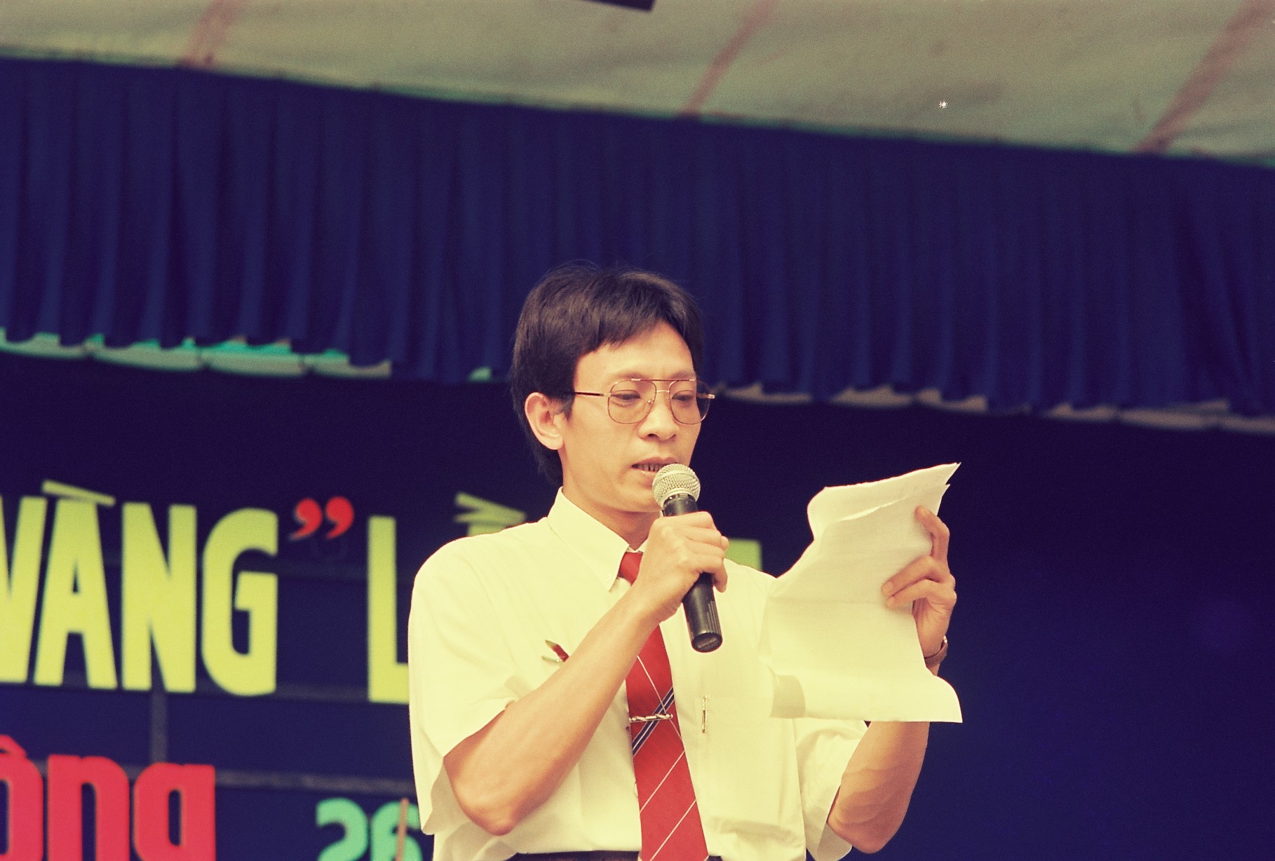 &Ocirc;ng được mời l&agrave;m MC cho chương tr&igrave;nh Lễ trao giải