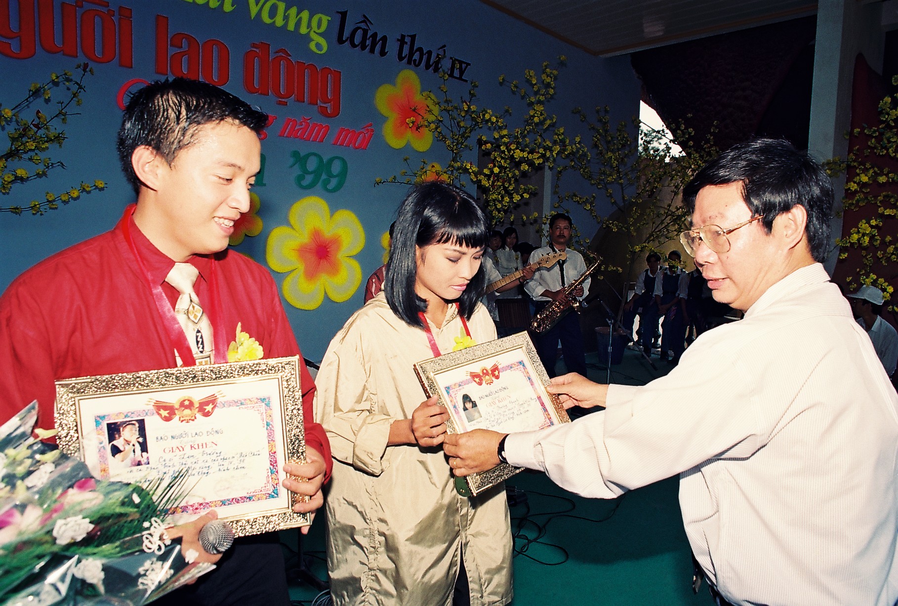 Lam Trường trẻ trung thuở nhận Giải Mai V&agrave;ng - Ảnh 3.