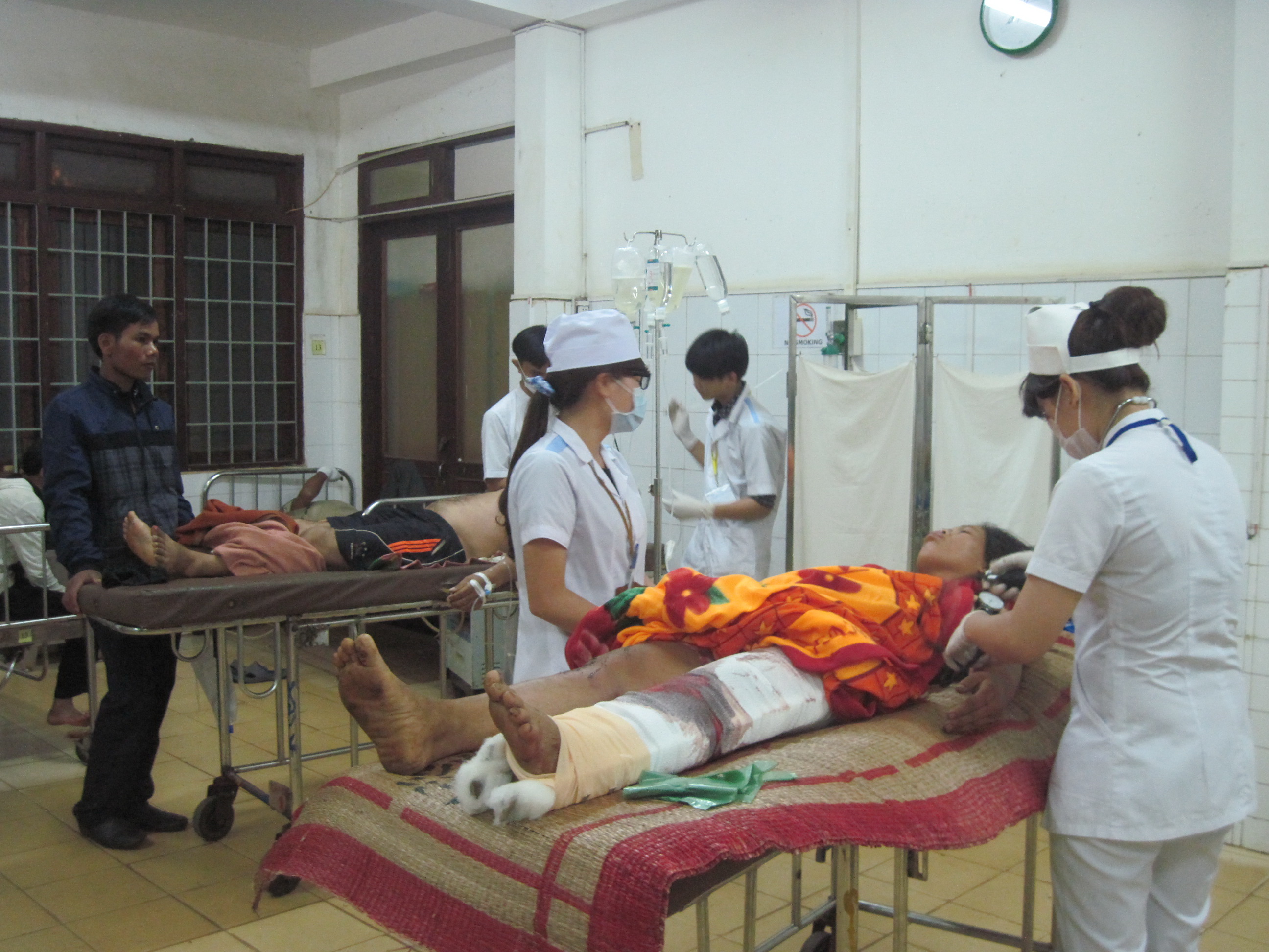 C&aacute;c nạn nh&acirc;n được cấp cứu tại Bện viện Đa khoa tỉnh Đắk Lắk