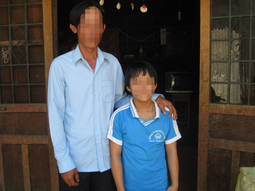 Xót lòng bé 11 tuổi có 2 bộ phận sinh dục