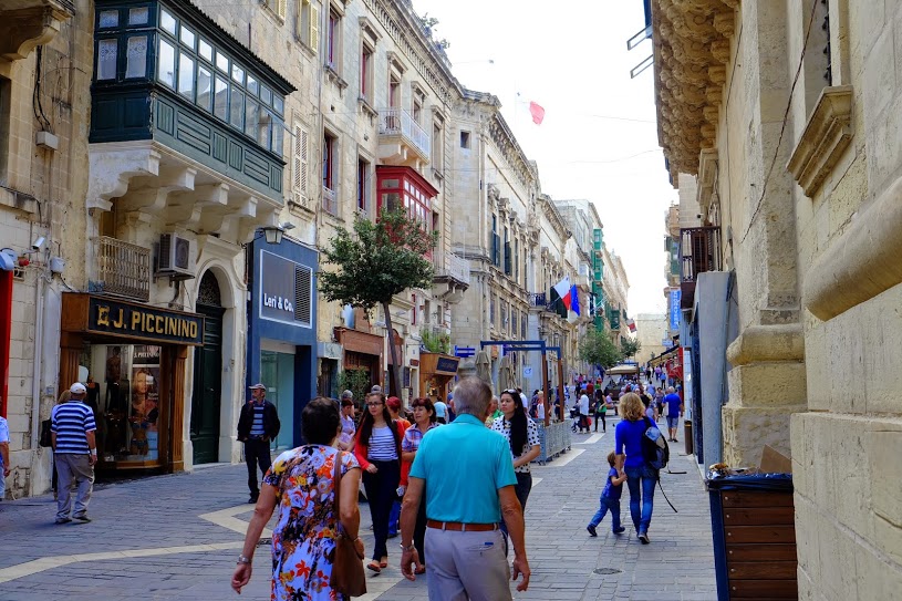 Đường đi bộ trong khu phố cổ ở Valletta