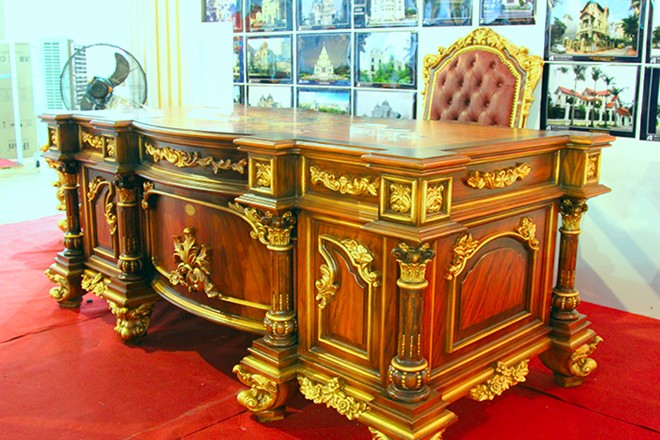Đồ nội thất dát vàng bằng tay giá trăm triệu ở Sài Gòn