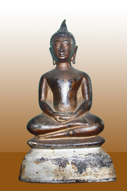 Truy tìm kẻ trộm khiêng tượng cổ