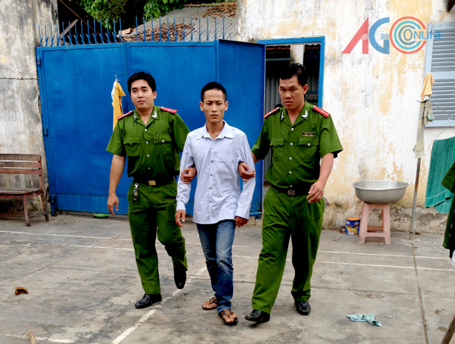 Bắt kẻ cướp tài sản và dâm ô với 8 bé gái