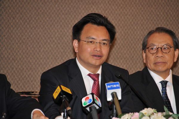 B&iacute; thư Th&agrave;nh ủy Quảng Ch&acirc;u Vạn Kh&aacute;nh Lương. Ảnh: acm.org