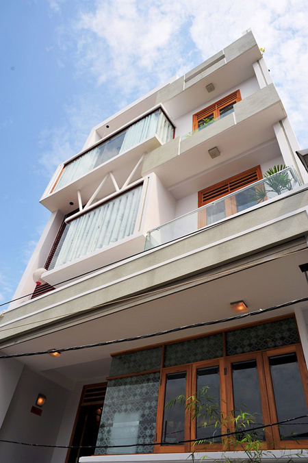 Ng&ocirc;i nh&agrave; ở quận 7 (TP HCM) tr&ecirc;n khu đất 7x8,8m, diện t&iacute;ch x&acirc;y dựng 54 m2, 5 tầng trong đ&oacute; c&oacute; một tầng hầm.