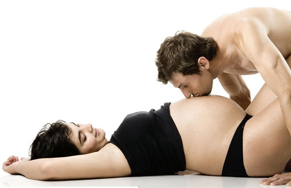 Vợ c&oacute; bầu chồng bị ngh&eacute;n... y&ecirc;u 