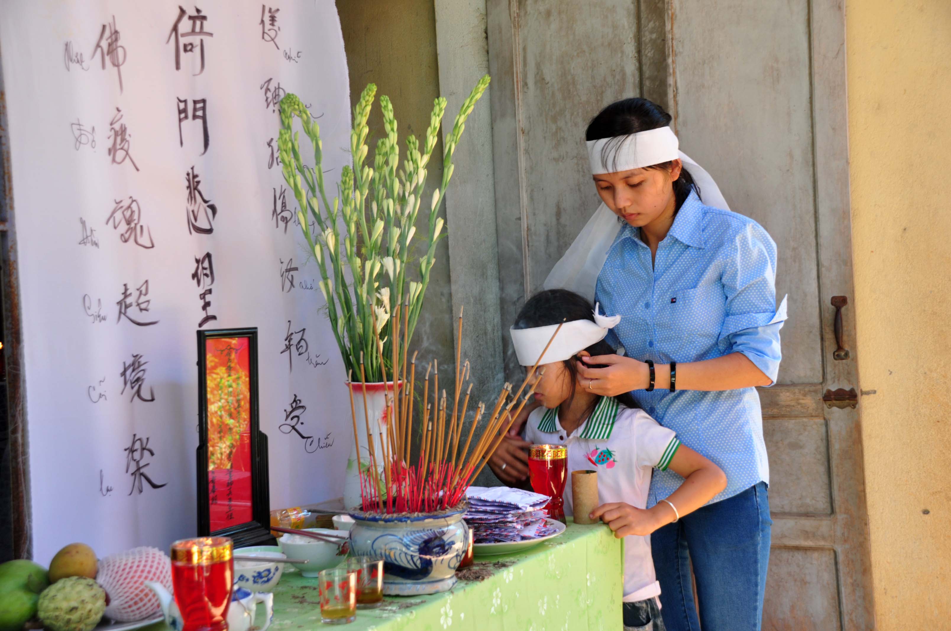 Ra sông chụp hình, 3 nữ sinh chết đuối